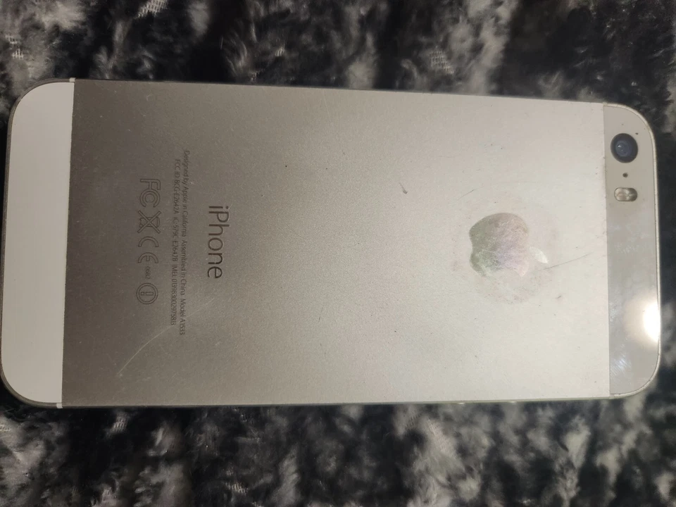 Apple iPhone 5s - 16GB - Silver (Unlocked) A1533 (CDMA + GSM) - Image 1 of 1