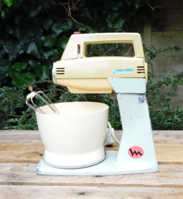 Mezclador retro vintage de metal Moulinex BT2A 120 W accesorios 3 velocidades utilería de trabajo Foto 1 de 4