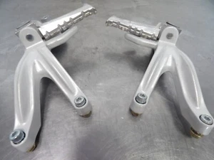 13 Hyosung GT250 rear passenger foot rest foot peg w/ bracket 43721H99700 - Picture 1 of 4