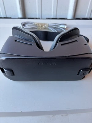 Samsung Gear VR – Powered by Oculus - Image 1 of 4