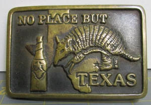 NO PLACE BUT TEXAS Cerveza y Armadillo Latón Sólido Hebilla de Cinturón Anacortes 1980 - Imagen 1 de 10