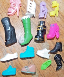 16 scarpe bambola Barbie SINGOLE ricambi ineguagliabili scarpe tacco tennis - Foto 1 di 4