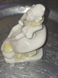 VTG BELLEEK IRELAND GOOD LUCK LEPRECHAUN ELF GNOME PIXIE ON MUSHROOM FIGURE - Picture 1 of 9
