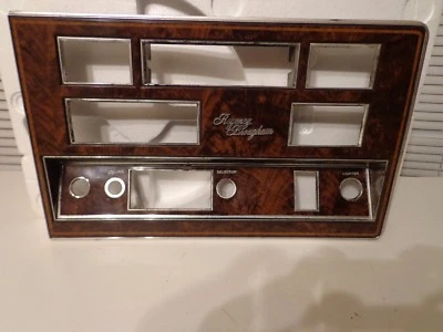 Oldsmobile Ninety Eight Delta 88 1977 78 79 80 84 tablero panel de ajuste de radio  Foto 1 de 4