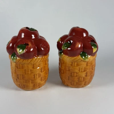 Vintage Apple Bushel Woven Basket Salt & Pepper Shakers - Image 1 of 4