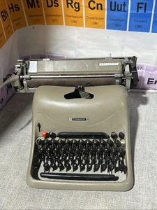 1950's Olivetti Lexikon 80 typewriter with cover. - Picture 1 of 12