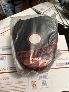 PUNCH HARDER" Hand Target Pad - Schwarz/Rot & Weiß Set - Bild 1 von 2