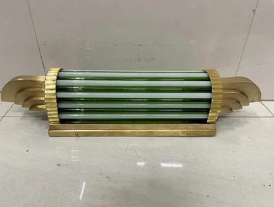 艺术装饰摩天大楼壁灯古董黄铜和绿色牛奶玻璃灯 — 第 1/4 张图片