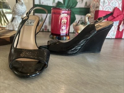 Tacones BARNEYS NEW YORK charol negro con cuña hechos en Italia 37,5 Foto 1 de 4