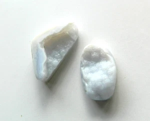 Agate, Blue, Druzy Flattened Briolette Nuggets 19-25mm x 13mm Approx, Pack No 6 - Bild 1 von 1