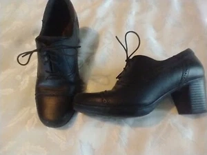 Classic Clarks Black Women's Leather Shoes Heels Size 7M - Picture 1 of 10
