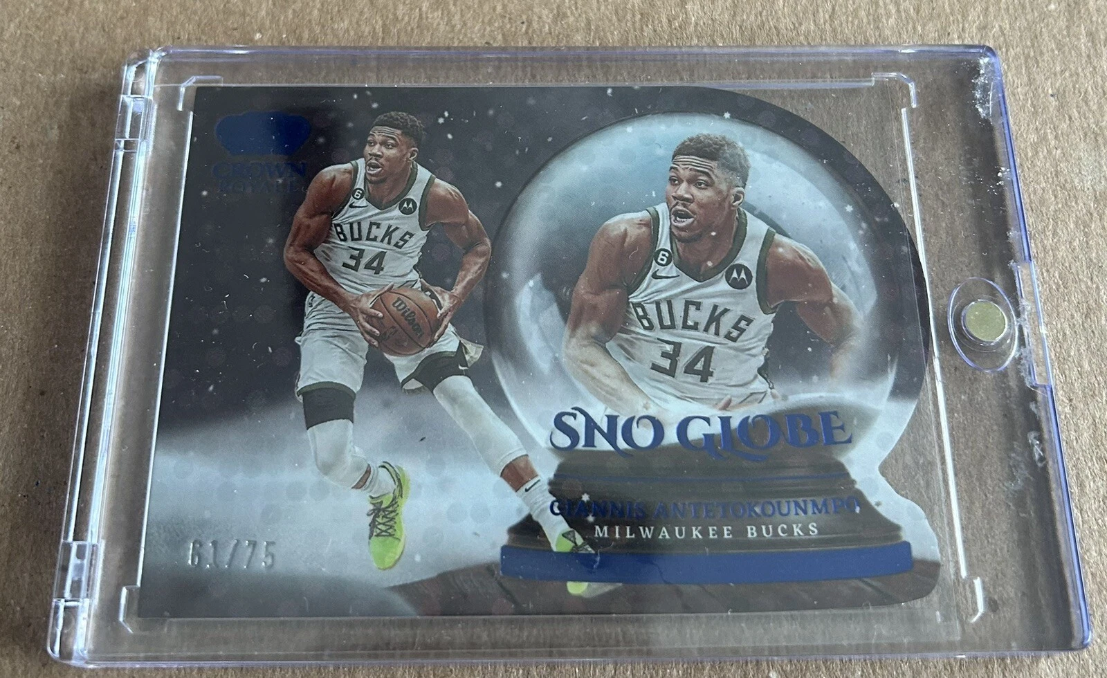 2022-23 Panini Crown Royale Sno Globe Giannis Antetokounmpo 61/75 Blue Die Cut