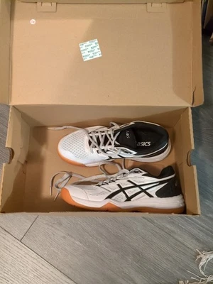 ASICS Upcourt Women's Volleyball Shoes Black/White Size 6.5 - Image 1 of 4