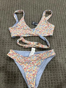 Neu mit Etikett/EUC Hollister Wende-Wickel-Bikini-Set winzig geblümt & hellblau Gr. S - Bild 1 von 1