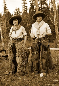Fotos vintage de vaqueras de rodeo en chaps 8 x 10 fotos de rodeo del viejo oeste años 30 - Imagen 1 de 1