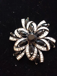 Rafaelian Black White flower brooch - Picture 1 of 2