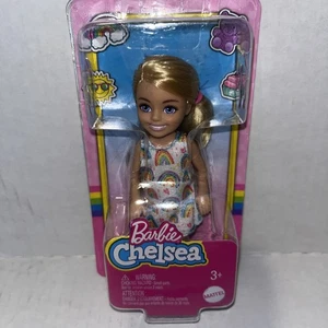 Mattel Barbie Chelsea blonde Haare Regenbogen Kleid Puppe - Bild 1 von 2