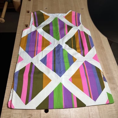 Diseños geométricos coloridos de moda polinesia de Alicia años 60. ¡Muy bonito! Foto 1 de 4