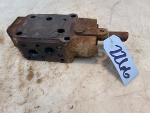 1959 Farmall IH 560 Gas Tractor Hydraulic Valve Block - Picture 1 of 7