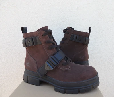 BOTAS UGG ASHTON CEDRO IMPERMEABLES GAMUZA MOTO MOTOCICLISTA HEBILLA, US 10/ EUR 41 ~NUEVAS Foto 1 de 4