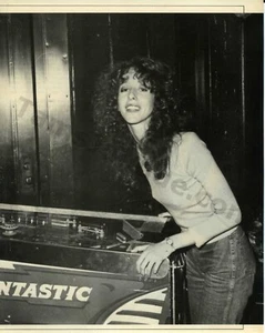1986 Laraine Newman Comedienne Saturday Night PHOTO PAGE Christmas Gift! (2421) - Picture 1 of 1