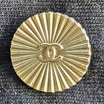 VINTAGE GOLD TONE CC COCO CHANEL PARIS FRANCE 15mm BUTTON ORIGINAL AUTHENTIC - Image 1 of 2