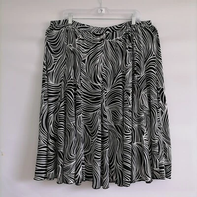 Falda acampanada con estampado geométrico a rayas blanca y negra Avenue para mujer talla 22/24 nueva con etiquetas Foto 1 de 4