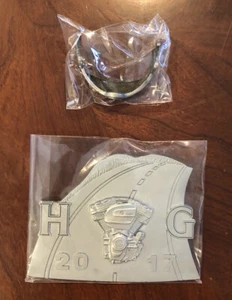 2017 HARLEY DAVIDSON HOG OFFICER CHAPTER MEDALLION PLAQUE WITH STAND - Imagen 1 de 3
