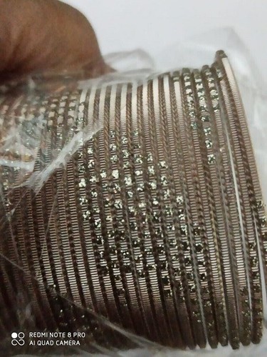 VALENTINO NUOVI BRACCIALETTI DI DESIGN PER BAMBINO FILO E KUNDAN LAVORO PER DONNA FANTASIA BANARAS