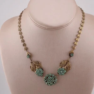 Collana vintage Art Deco verde vetro ceco strass fiori a grappolo foglia stampata - Foto 1 di 6