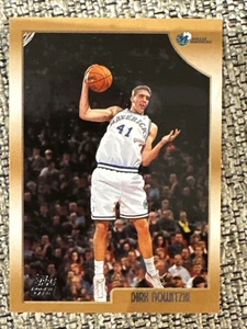 Dirk Nowitzki 1999 Topps #154 radiocontrol novato Dallas Mavericks patio - Imagen 1 de 2