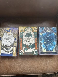 Big Book Box Fourth Wing, Iron Flame, Onyx Storm Rebecca yarros special edition - Bild 1 von 4