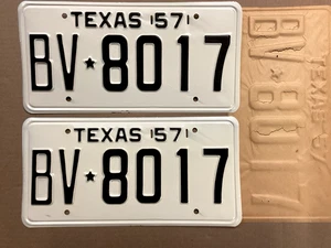 VINTAGE 1957 TEXAS NUMMERNSCHILD SET SCHÖNES ORIGINAL SET NIE MONTIERT BV 8017 - Bild 1 von 2