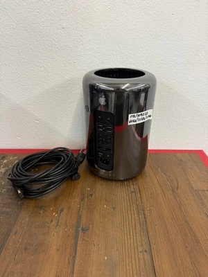 Apple Mac Pro 2013 - Intel Xeon 6-core 3.5GHz - D500 GPU - 64GB RAM - 1TB  - Image 1 of 4