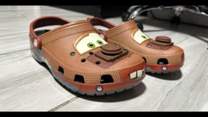 Crocs Classic Disney and Pixar Cars’ Mater Clog 209371 Multi Size NEUERSCHEINUNG - Bild 1 von 5