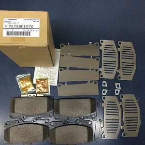 Impreza WRX 2007 Subaru juego de pastillas de freno delanteras cuñas y clips 26296FE070 FABRICANTE DE EQUIPOS ORIGINALES - Imagen 1 de 1