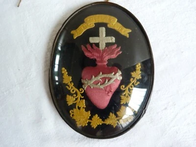 Cadre Médaillon Ex Voto Sacré cœur bombé en fils de soie - XIXème siècle - Photo 1/4