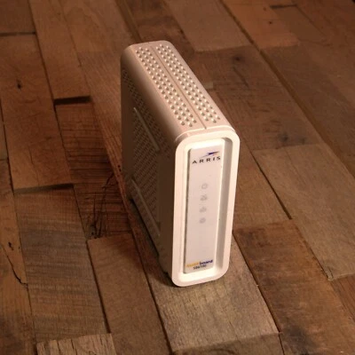 ARRIS SURFboard DOCSIS 3.0 Cable Modem  Download Speed 1 Gbps SB6190 used white - Image 1 of 4