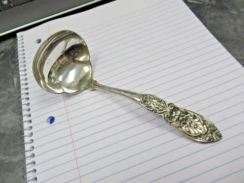 (1) New International Sterling Richelieu 6 1/2" Serving Ladle Nice BIN! Cover