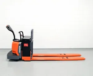 TOYOTA 8HBE30 6000 LB ELECTRIC PALLET JACK WALKIE RIDER STAND ON END 94" LONG - Picture 1 of 8