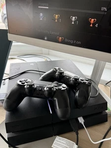Sony PlayStation PS4 Console 1tb 2 Controllers And 6 Free Games - Picture 1 of 3