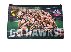 1218410HAWTHORN HAWKS AFL 2013 PREMIERS TEAM GAME INFO KIDS NEOPRENE PENCIL CASE - Picture 1 of 2
