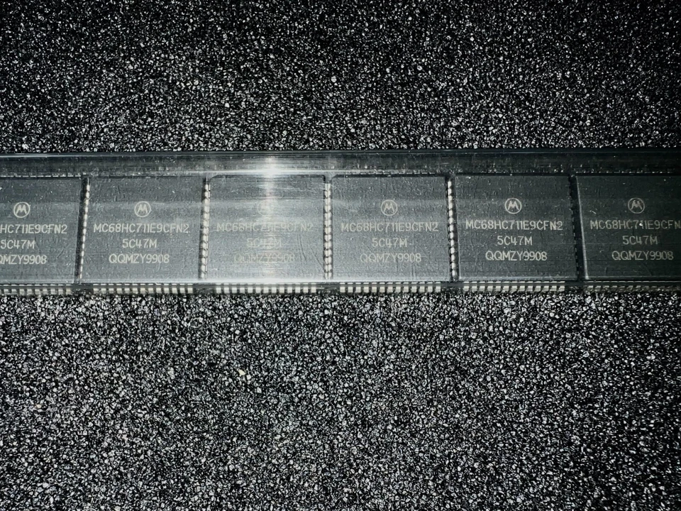 MC68HC711E9CFN2 - Image 1 of 1