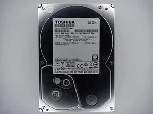 Toshiba DT01ACA300 3TB 3.5" Desktop Hard Drive SATA - Afbeelding 1 van 2