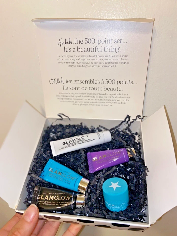 Conjunto esencial de piel sexy glamurosa  Foto 1 de 4