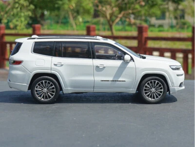 1:18 Scale Paudi Jeep Grand Commander Vehicle Toy Diecast Collection Model Car - Image 1 of 4