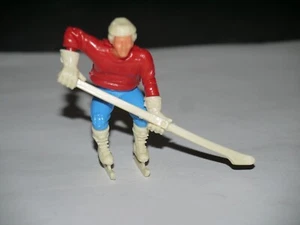KINDER SURPRISE FIGURINE MONTABLE JOUEUR ROUGE HOCKEY SUR GLACE - Imagen 1 de 2