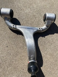 GENUINE OEM MERCEDES-BENZ W163 ML-Class 1998-05 FRONT RIGHT UPPER CONTROL ARM - Picture 1 of 9