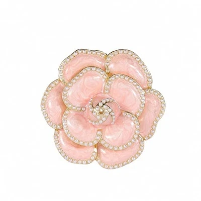 Broche Perla Camelia Esmaltada - Elegante Broche Pétalo Boda y Fiesta Rosa Foto 1 de 4