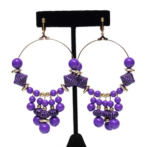 Pendientes de candelabro vintage EMMONS aros con cuentas púrpura y dorado década de 1970 de 3,75" de largo - Imagen 1 de 5